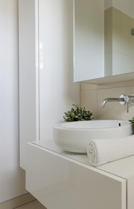 Small and functional bathrooms in white