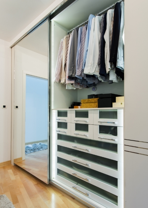 A well-distributed small closet