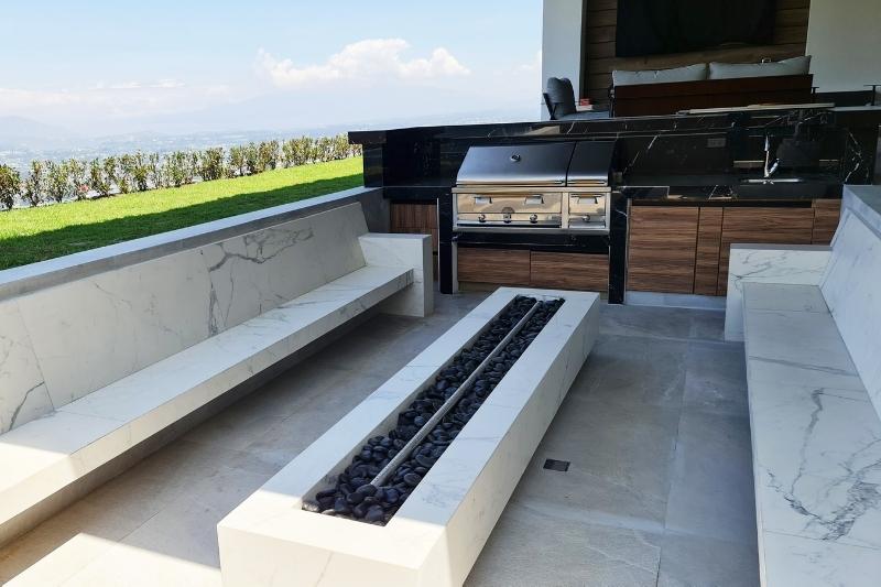 Modern outdoor kitchens