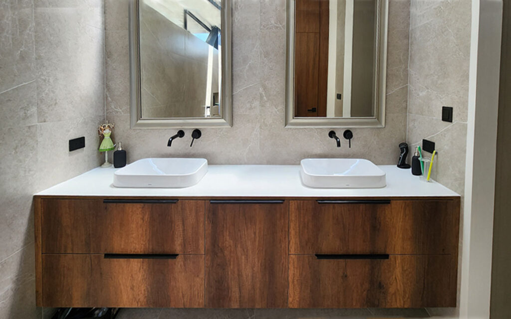 muebles de baño en madera